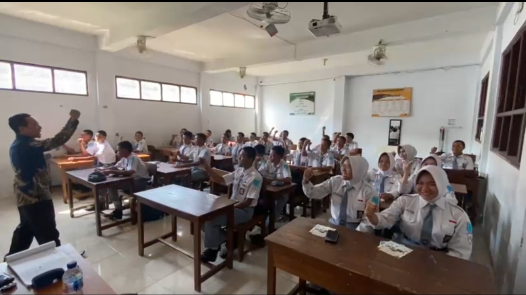 Daily Visit BPR JAS Bersama SMK Kesuma Margoyoso