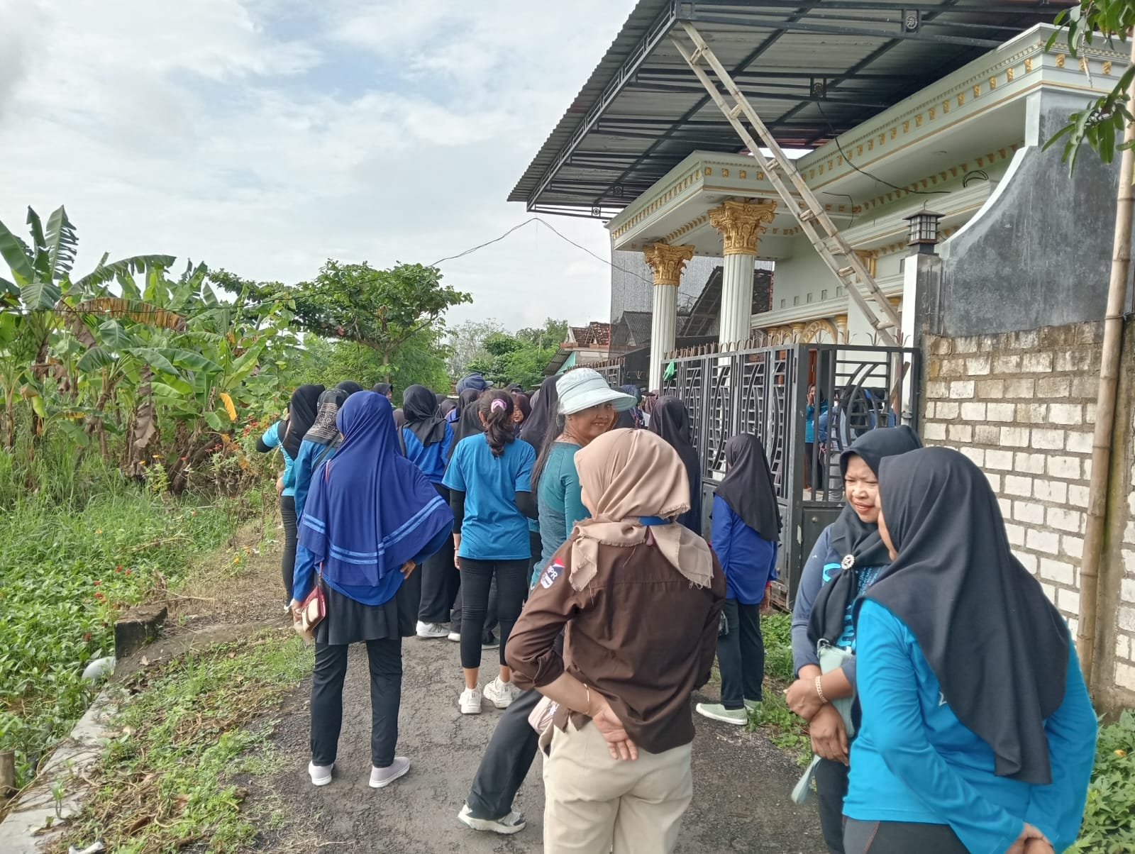 Daily Visit BPR JAS Bersama Komunitas Senam Bunda Cantik Batangan