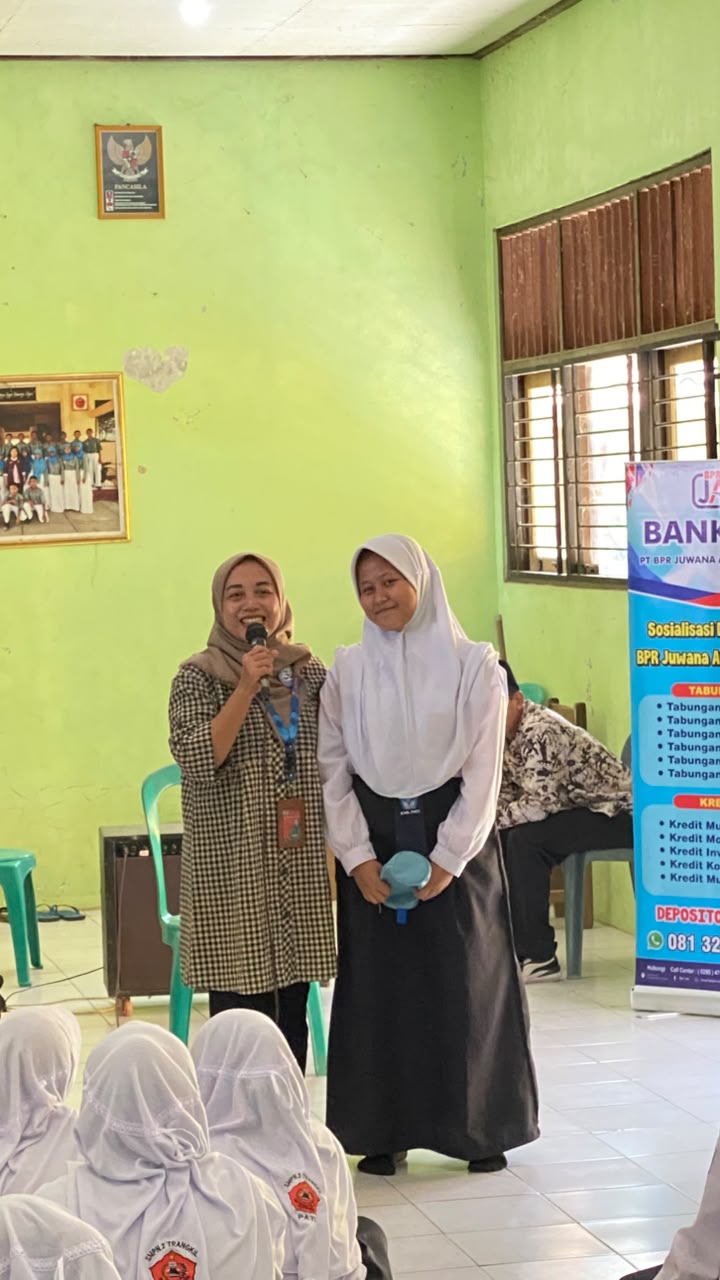 Daily visits SMPN 2 Trangkil dalam rangka GENCARKAN (gerakan nasional cerdas keuangan) dan KEJAR (satu rekening satu pelajar)