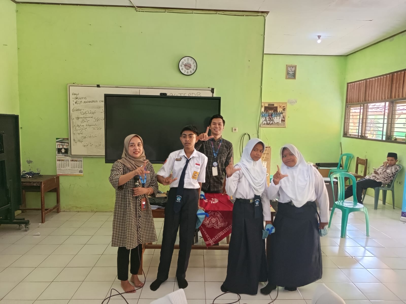 Daily visits SMPN 2 Trangkil dalam rangka GENCARKAN (gerakan nasional cerdas keuangan) dan KEJAR (satu rekening satu pelajar)