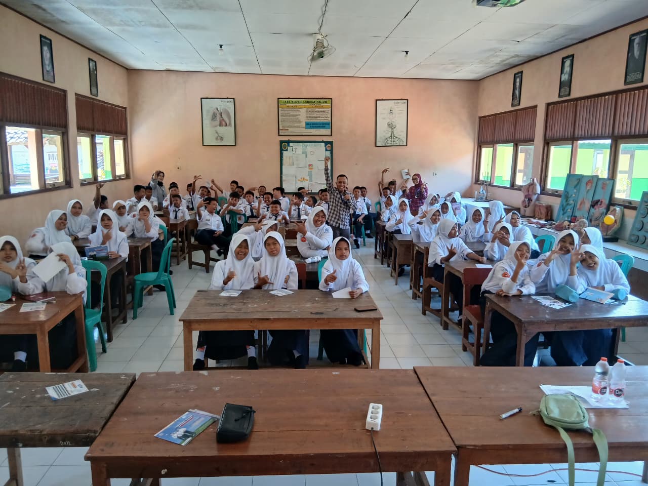 Daily visits SMPN 2 Trangkil dalam rangka GENCARKAN (gerakan nasional cerdas keuangan) dan KEJAR (satu rekening satu pelajar)