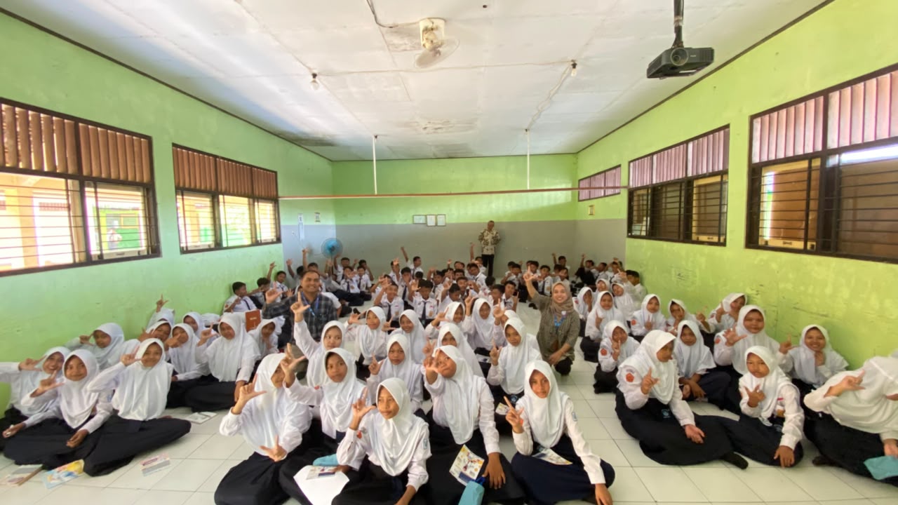 Daily visits SMPN 2 Trangkil dalam rangka GENCARKAN (gerakan nasional cerdas keuangan) dan KEJAR (satu rekening satu pelajar)