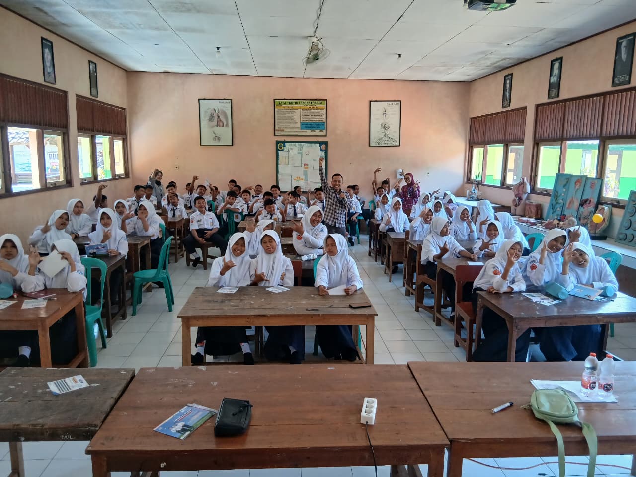 Daily visits SMPN 2 Trangkil dalam rangka GENCARKAN (gerakan nasional cerdas keuangan) dan KEJAR (satu rekening satu pelajar)