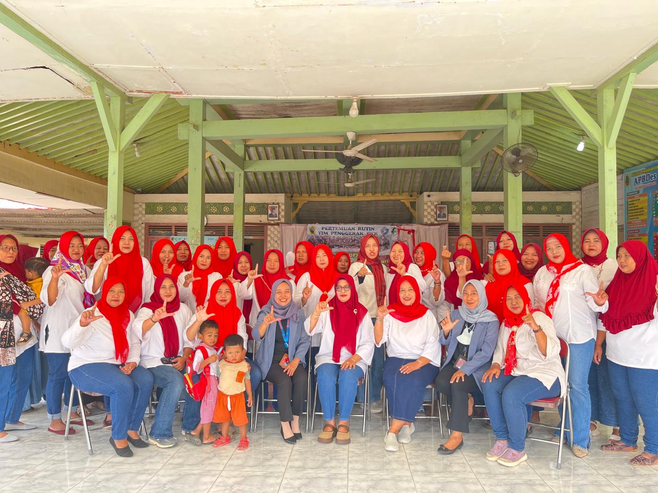 Tim Humas berkolaborasi dengan tim Funding sharing bareng ibu-ibu PKK desa Langgenharjo.